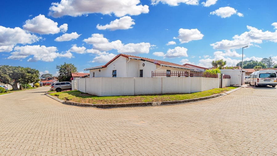 2 Bedroom Property for Sale in Ormonde Gauteng
