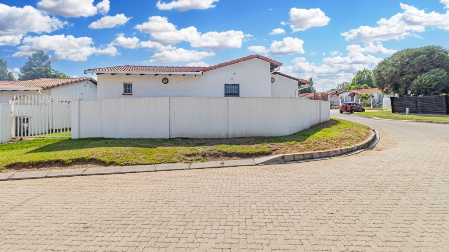 2 Bedroom Property for Sale in Ormonde Gauteng