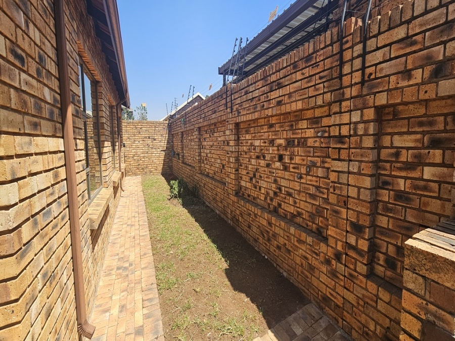 3 Bedroom Property for Sale in New Redruth Gauteng