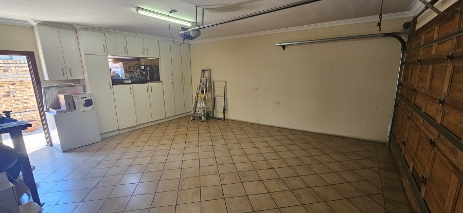 3 Bedroom Property for Sale in New Redruth Gauteng