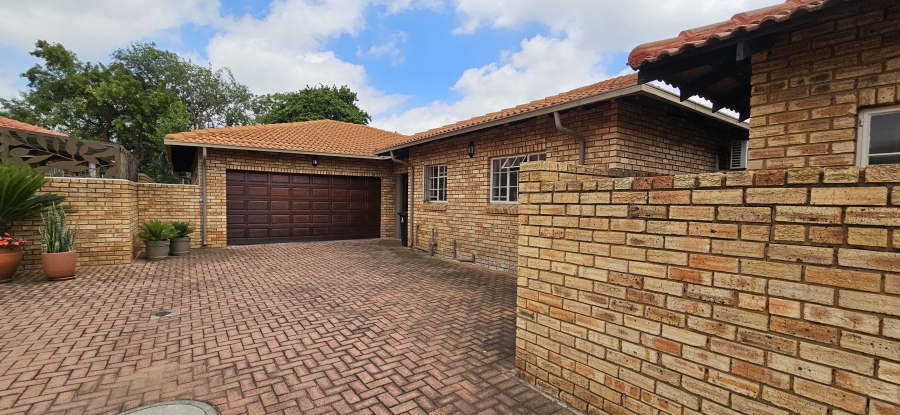 3 Bedroom Property for Sale in New Redruth Gauteng