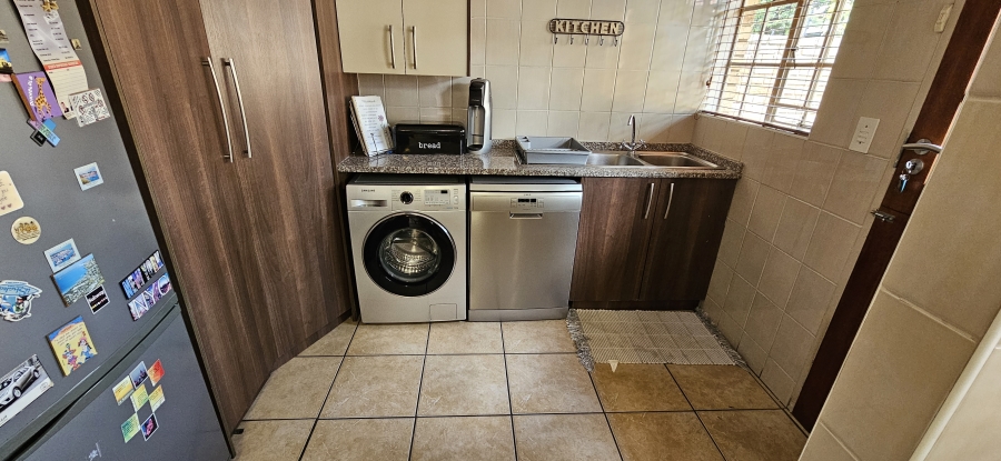 3 Bedroom Property for Sale in New Redruth Gauteng