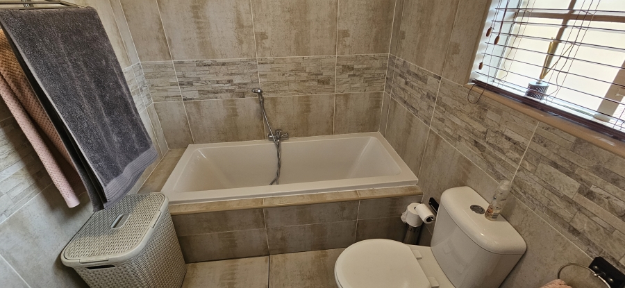 3 Bedroom Property for Sale in New Redruth Gauteng