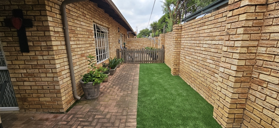 3 Bedroom Property for Sale in New Redruth Gauteng