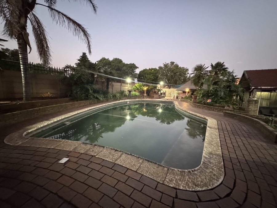 To Let 4 Bedroom Property for Rent in Dalpark Proper Gauteng