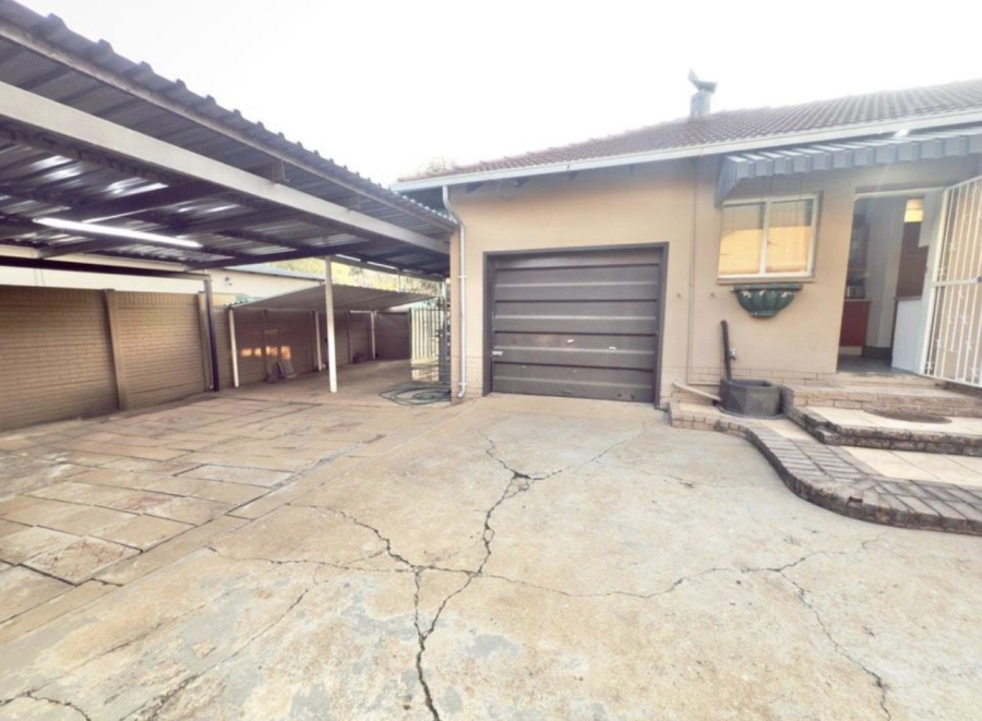 To Let 4 Bedroom Property for Rent in Dalpark Proper Gauteng
