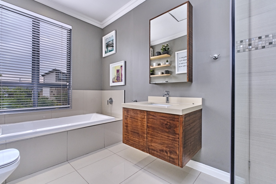 To Let 5 Bedroom Property for Rent in Waterfall Country Village Gauteng