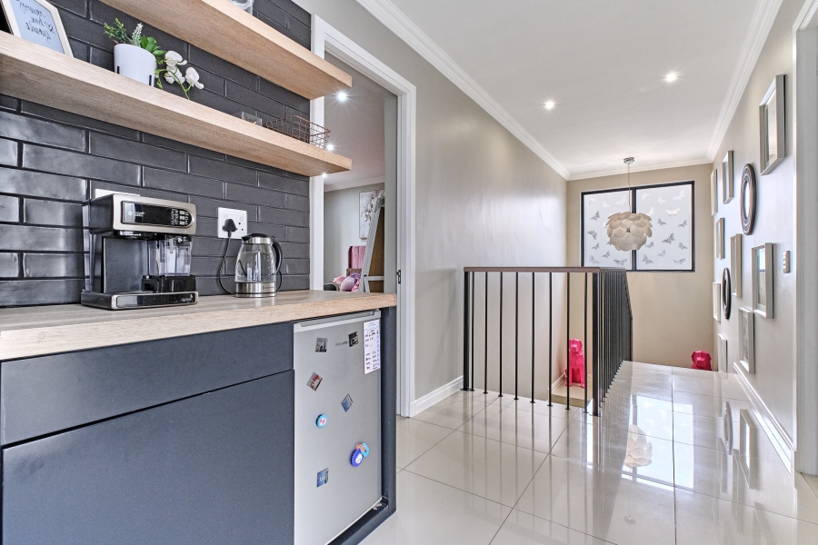 To Let 5 Bedroom Property for Rent in Waterfall Country Village Gauteng