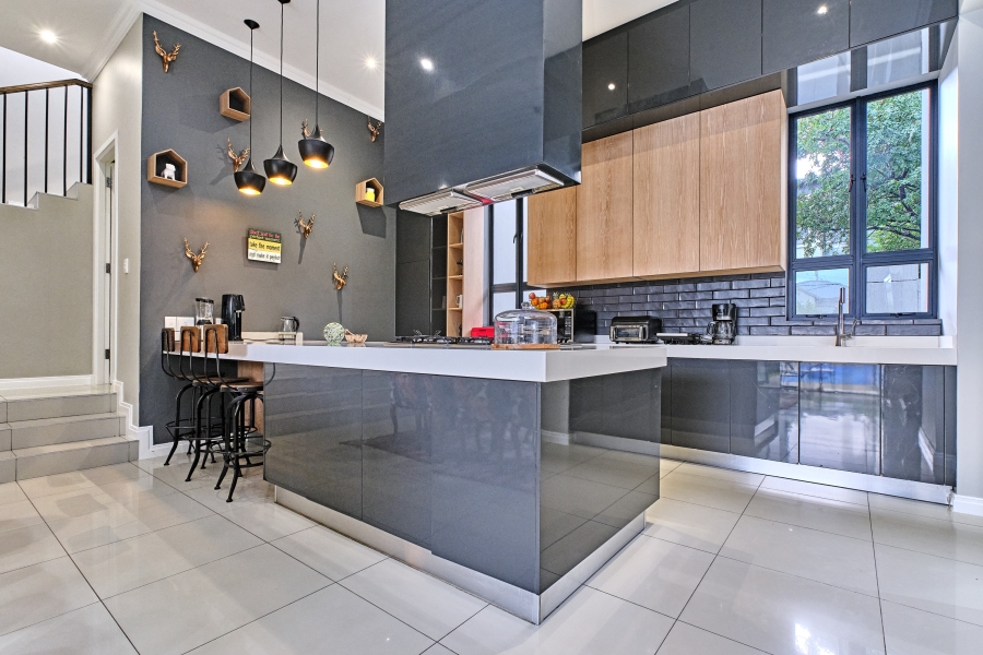 To Let 5 Bedroom Property for Rent in Waterfall Country Village Gauteng