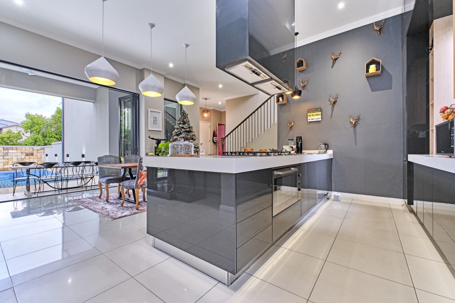 To Let 5 Bedroom Property for Rent in Waterfall Country Village Gauteng