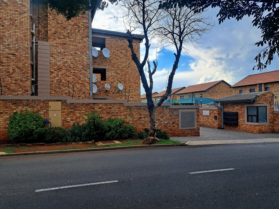 To Let 2 Bedroom Property for Rent in New Redruth Gauteng