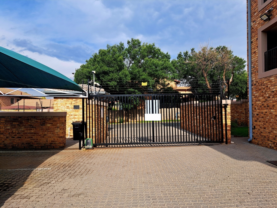 To Let 2 Bedroom Property for Rent in New Redruth Gauteng