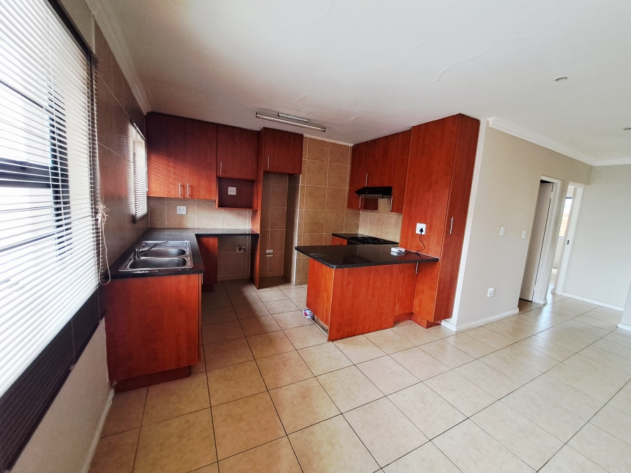 To Let 2 Bedroom Property for Rent in New Redruth Gauteng