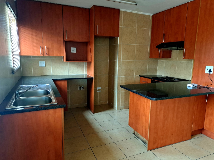 To Let 2 Bedroom Property for Rent in New Redruth Gauteng