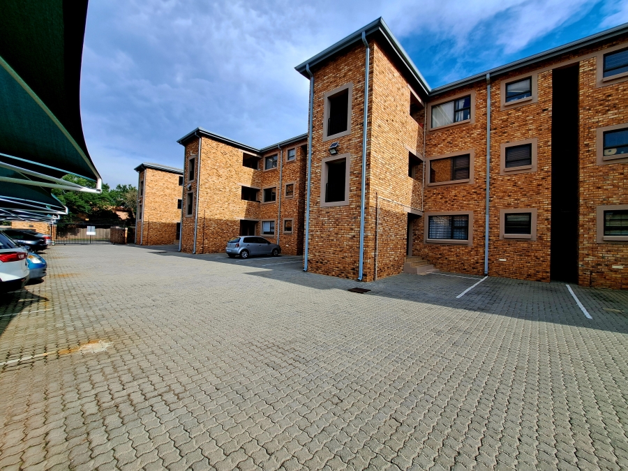 To Let 2 Bedroom Property for Rent in New Redruth Gauteng