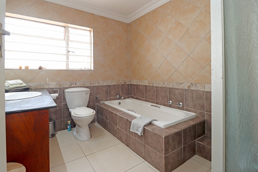 3 Bedroom Property for Sale in Highlands North Gauteng