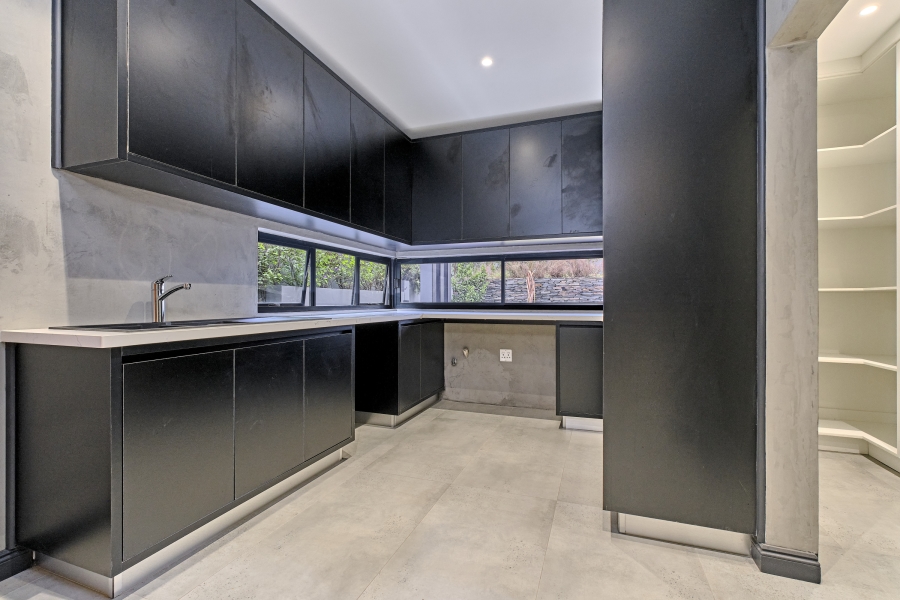 To Let 5 Bedroom Property for Rent in Waterfall Country Estate Gauteng