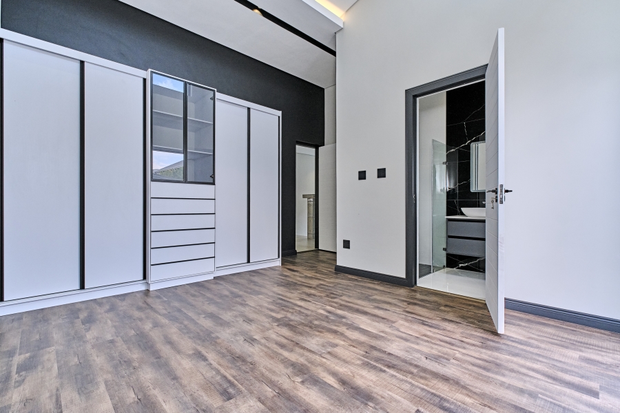 To Let 5 Bedroom Property for Rent in Waterfall Country Estate Gauteng