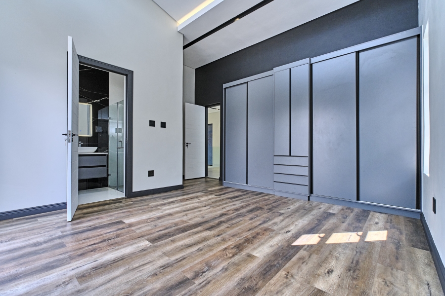 To Let 5 Bedroom Property for Rent in Waterfall Country Estate Gauteng