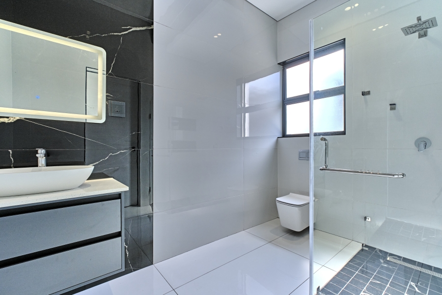 To Let 5 Bedroom Property for Rent in Waterfall Country Estate Gauteng