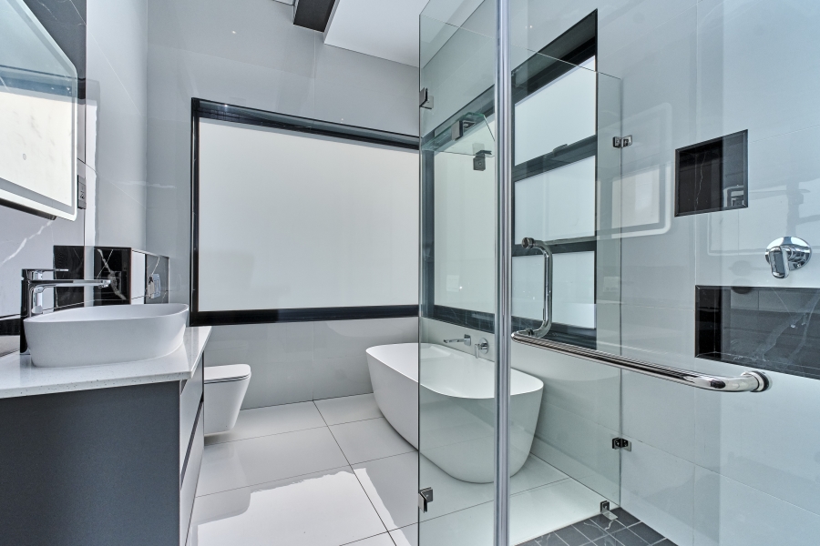 To Let 5 Bedroom Property for Rent in Waterfall Country Estate Gauteng