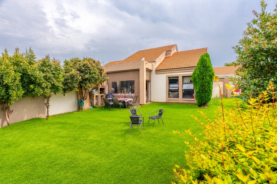 3 Bedroom Property for Sale in Broadacres Gauteng