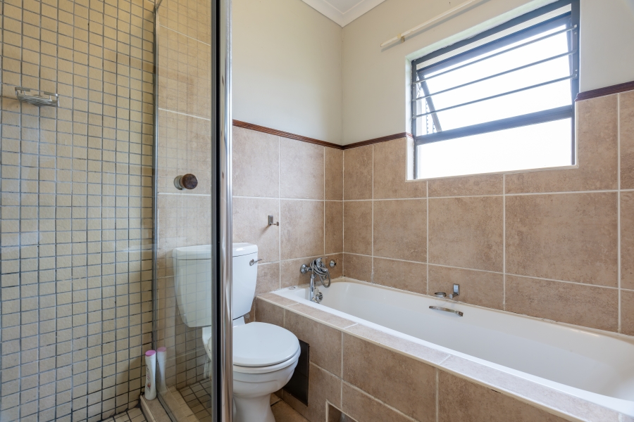 3 Bedroom Property for Sale in Broadacres Gauteng