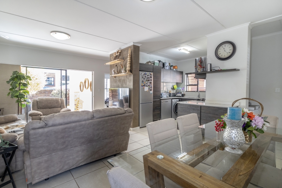 3 Bedroom Property for Sale in Greenstone Crest Gauteng