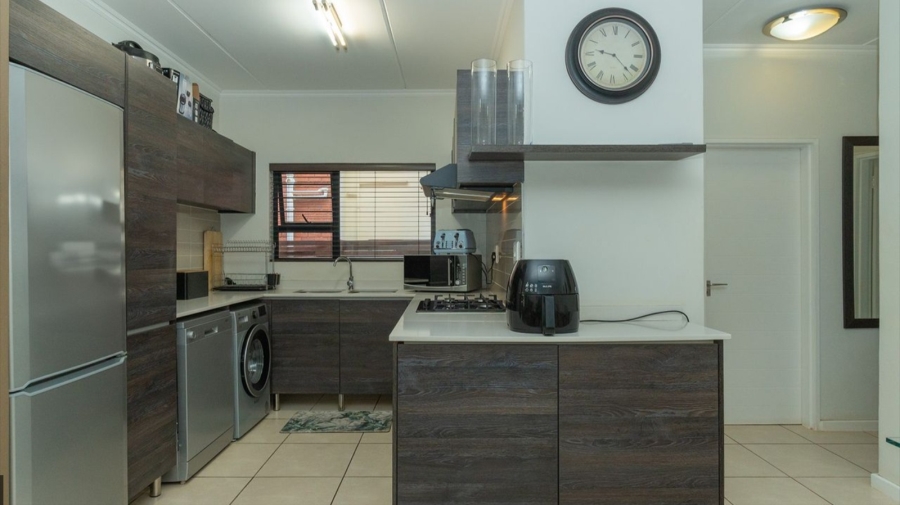 3 Bedroom Property for Sale in Greenstone Crest Gauteng