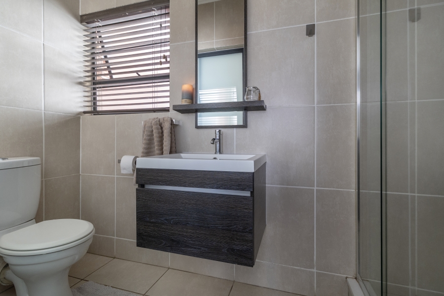 3 Bedroom Property for Sale in Greenstone Crest Gauteng