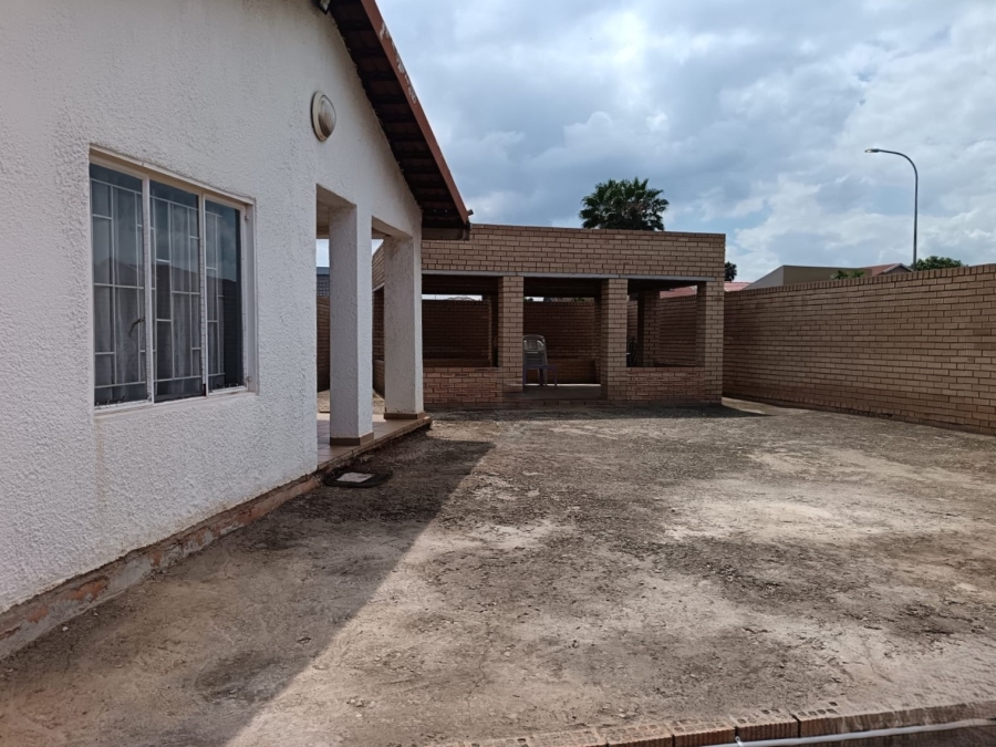 3 Bedroom Property for Sale in Roshnee Gauteng