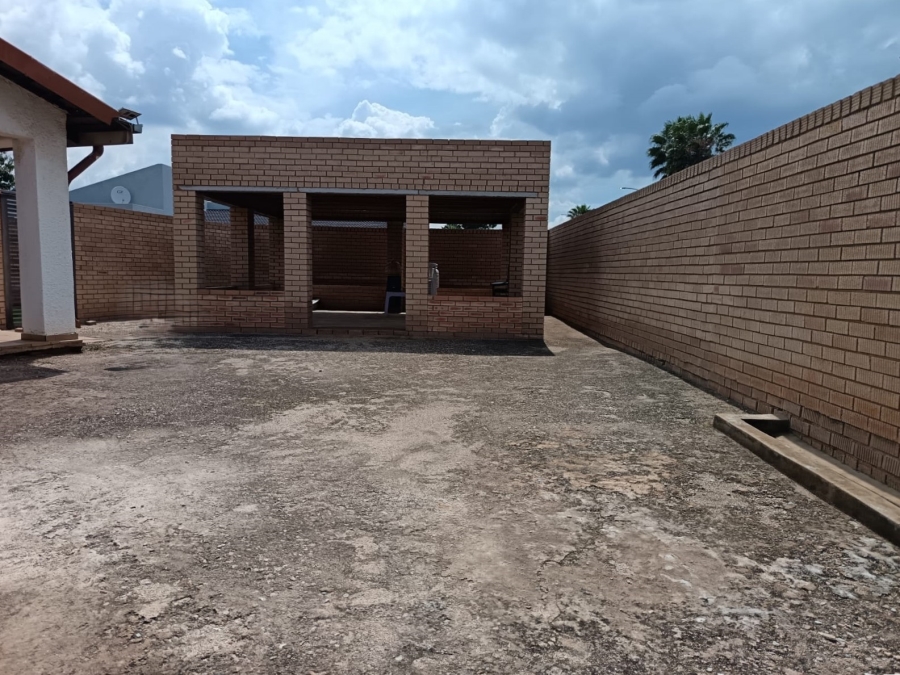 3 Bedroom Property for Sale in Roshnee Gauteng