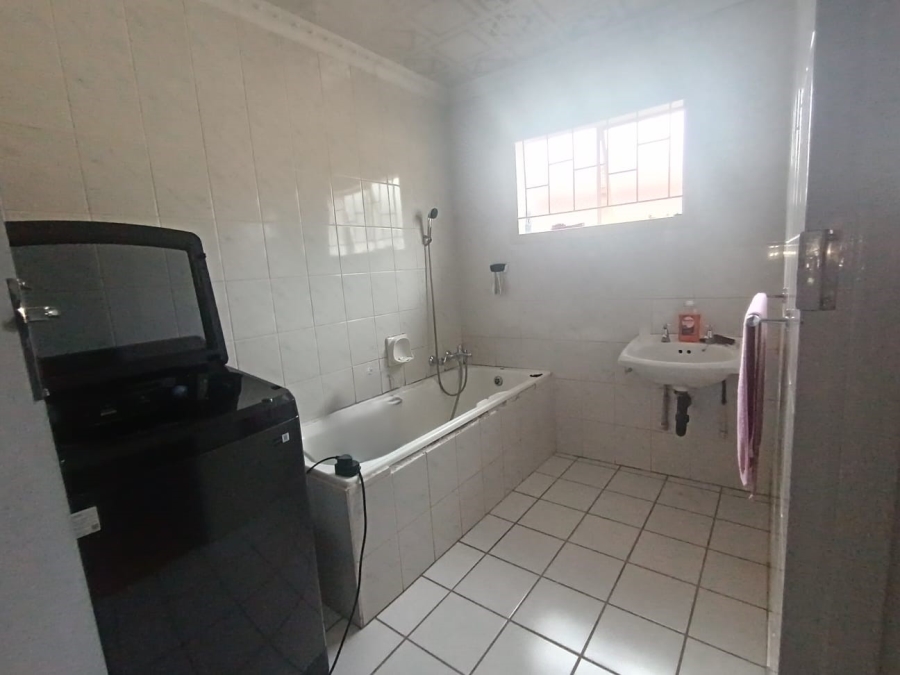 3 Bedroom Property for Sale in Roshnee Gauteng