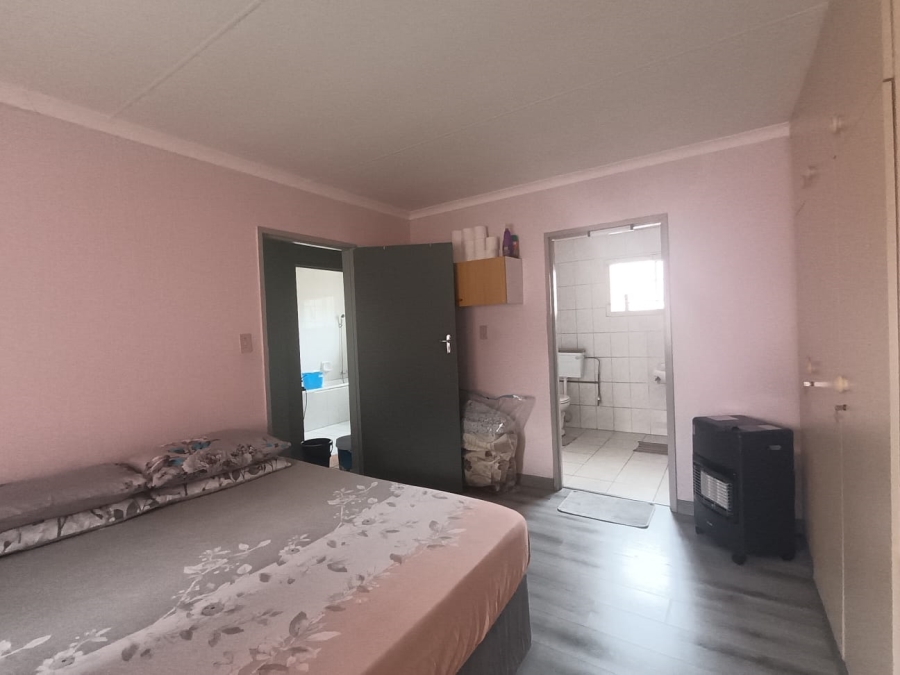 3 Bedroom Property for Sale in Roshnee Gauteng