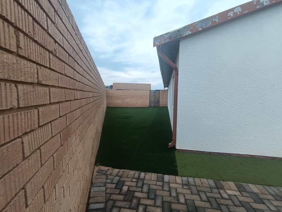 3 Bedroom Property for Sale in Roshnee Gauteng