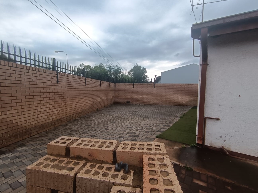 3 Bedroom Property for Sale in Roshnee Gauteng