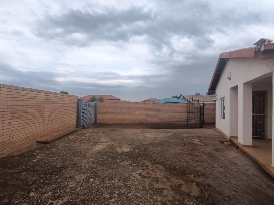 3 Bedroom Property for Sale in Roshnee Gauteng