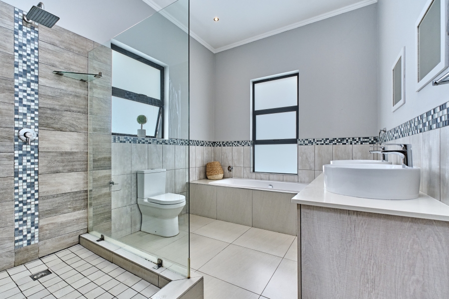 To Let 3 Bedroom Property for Rent in Waterfall Country Village Gauteng