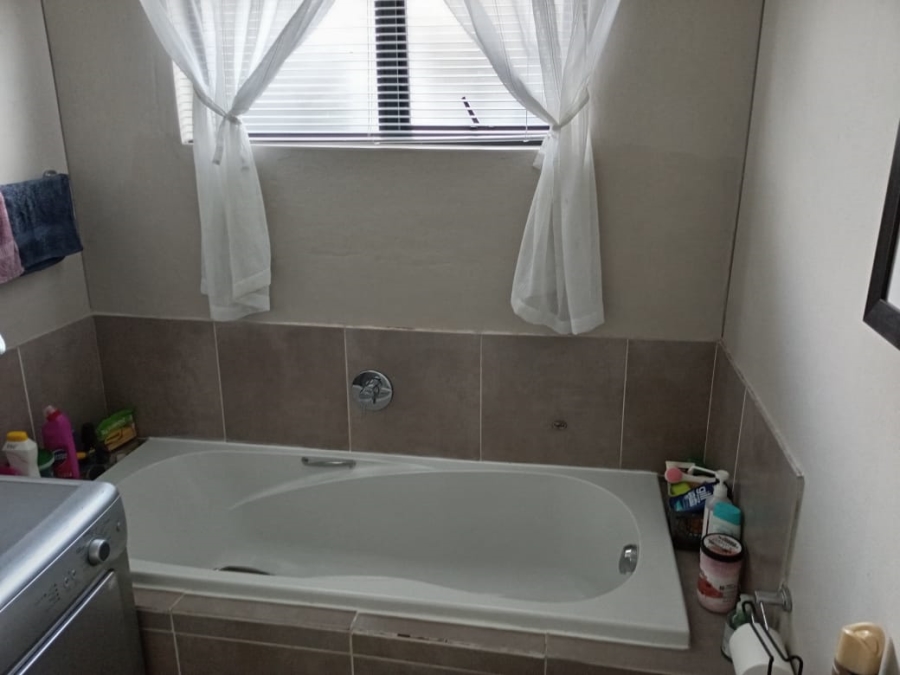 3 Bedroom Property for Sale in Albertsdal Gauteng