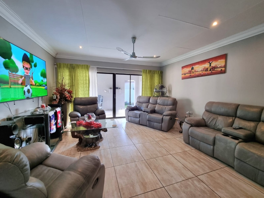 3 Bedroom Property for Sale in Three Rivers Proper Gauteng