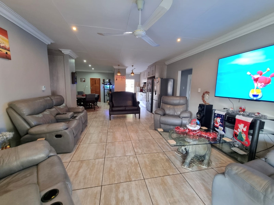 3 Bedroom Property for Sale in Three Rivers Proper Gauteng