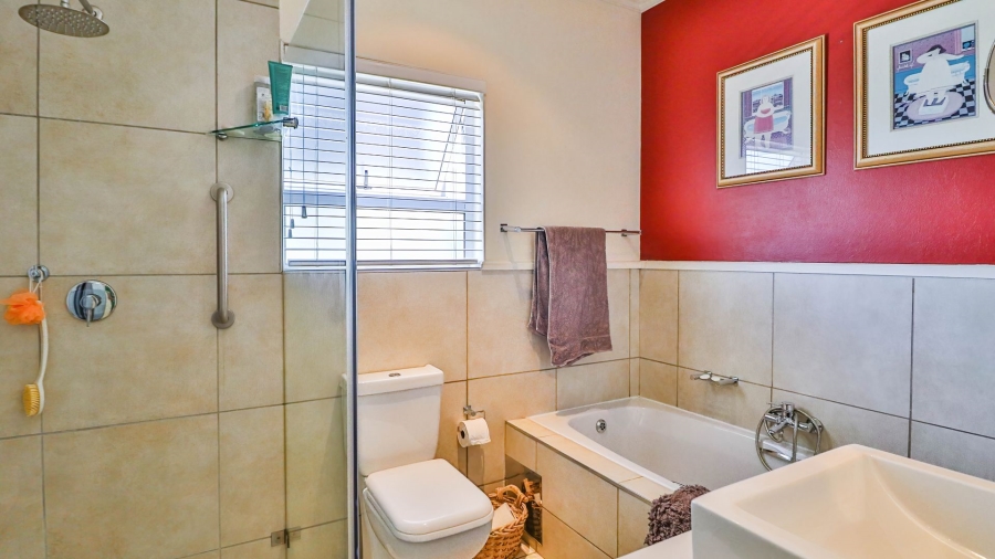 2 Bedroom Property for Sale in Broadacres Gauteng