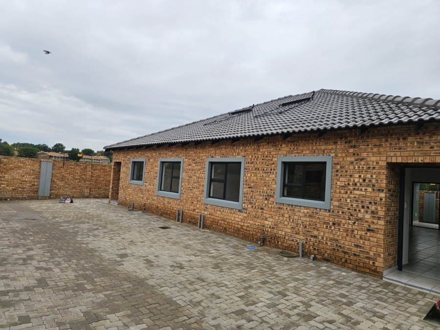 2 Bedroom Property for Sale in Brackendowns Gauteng