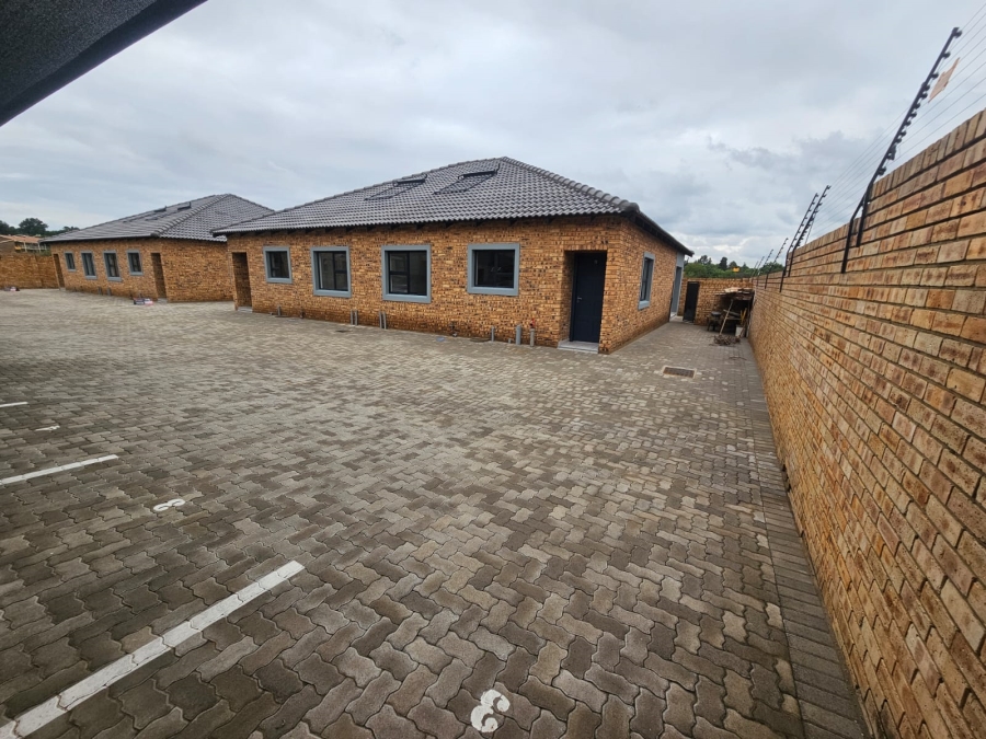 2 Bedroom Property for Sale in Brackendowns Gauteng