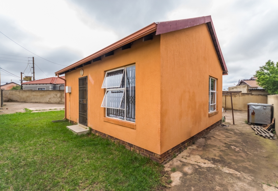 2 Bedroom Property for Sale in Bram Fischerville Gauteng