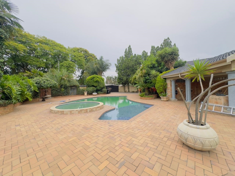 6 Bedroom Property for Sale in Selcourt Gauteng