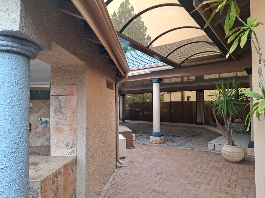 6 Bedroom Property for Sale in Selcourt Gauteng