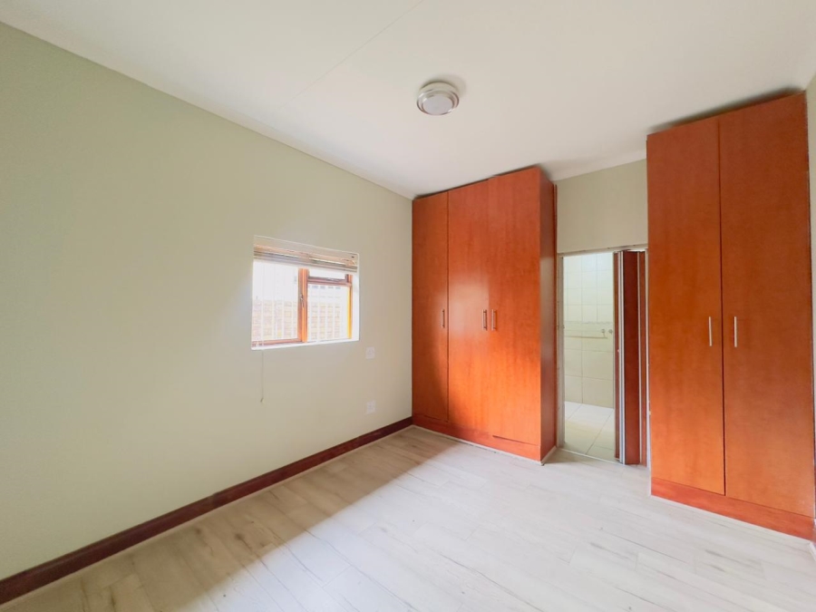 6 Bedroom Property for Sale in Selcourt Gauteng