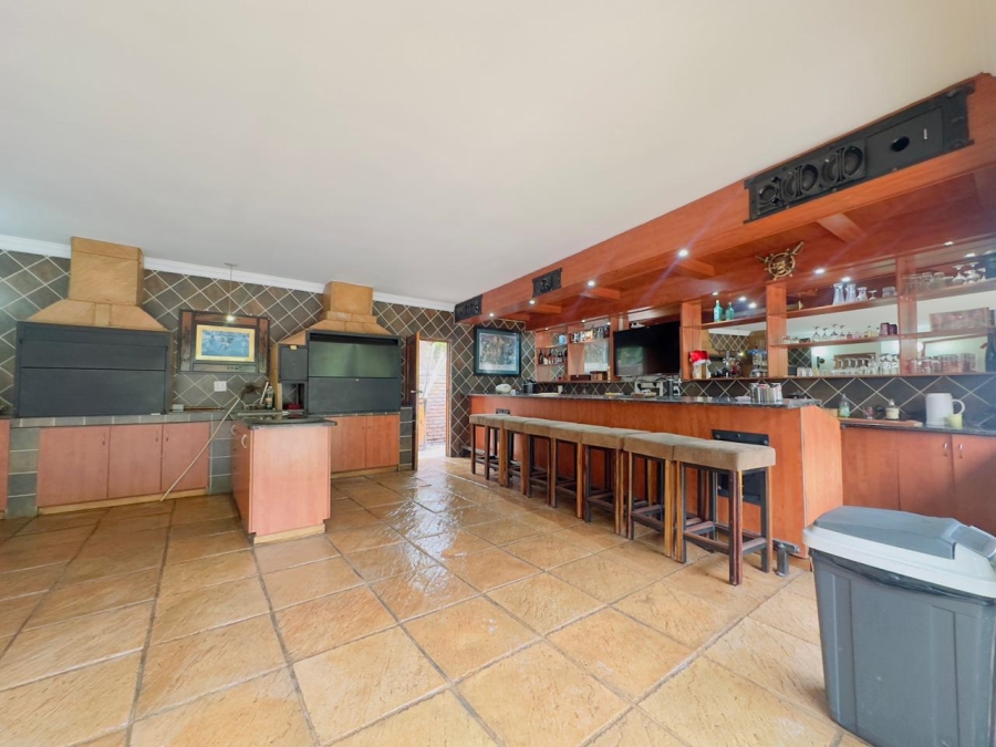 6 Bedroom Property for Sale in Selcourt Gauteng