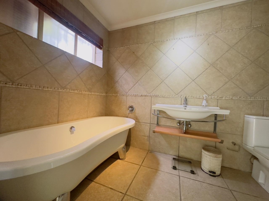 6 Bedroom Property for Sale in Selcourt Gauteng